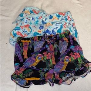 💖set of 2 pairs of fun shorts 12-18M